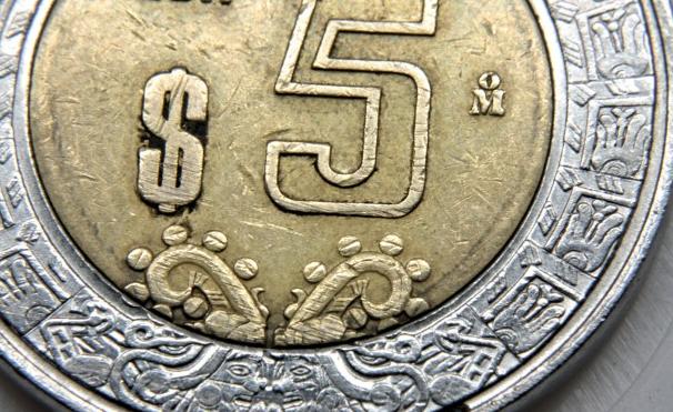 Will the Mexican peso turn to bitcoin technology or precious metals?